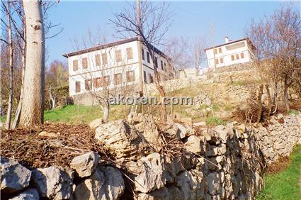 Y&#252;zbaşıgilin Evi